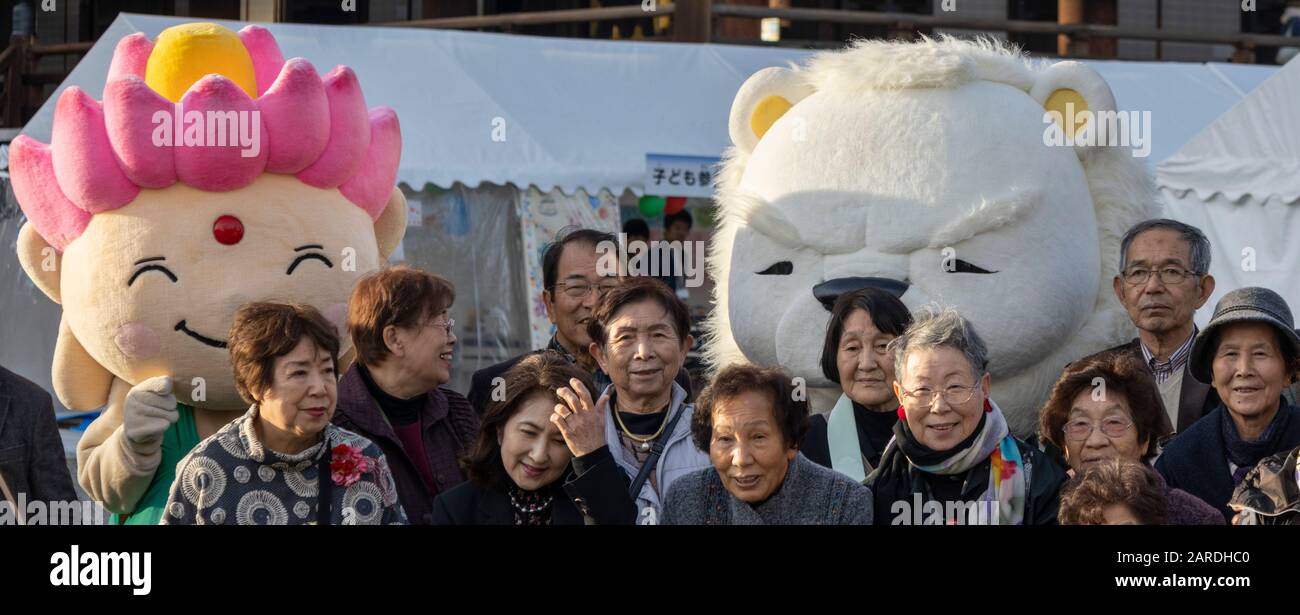 pilgrims visiting Higashi Honganji temple, Kyptp, Japan Stock Photo