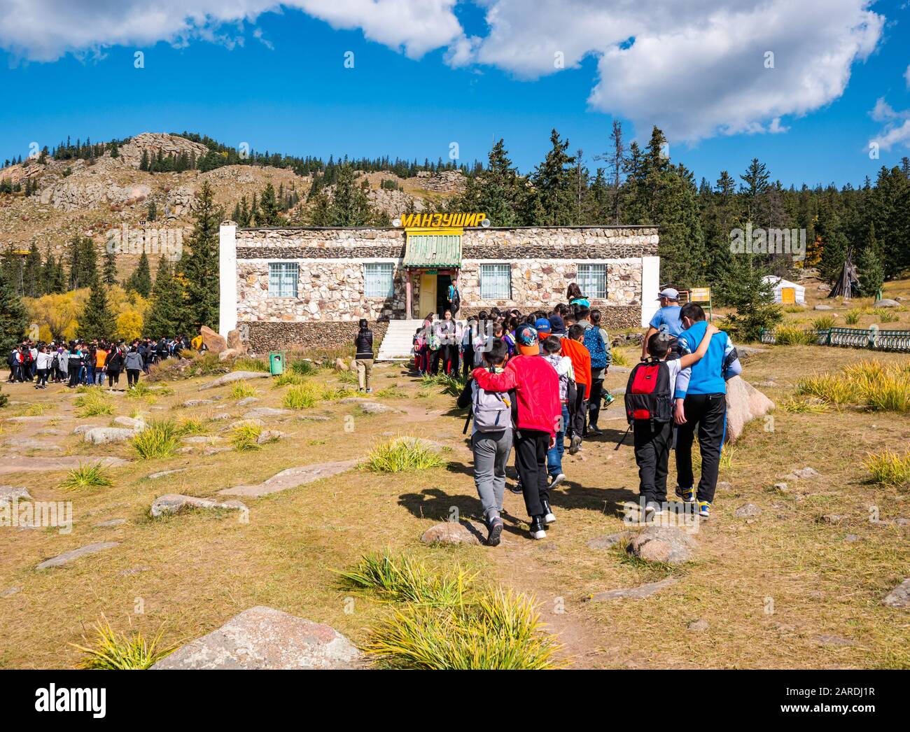 Schoolchildren at entrance to Manzushir Khiid or Manjusri Monastery, Bodg Khan Mountains, Mongolia Stock Photo