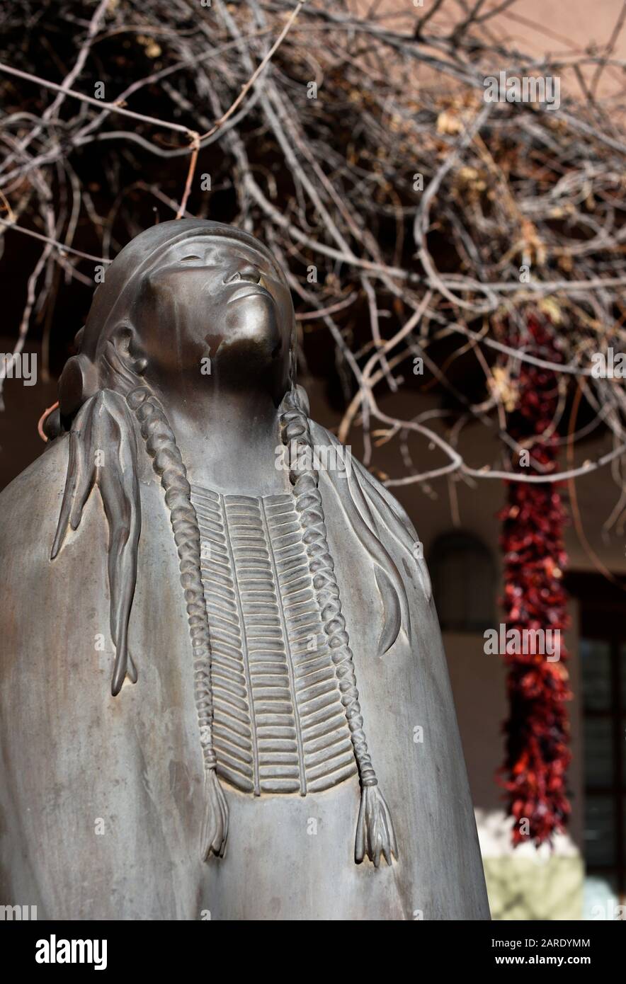 Bronze sculpture native american indian hi-res stock photography and ...