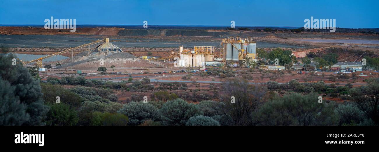 Central Goldfields Gold processing plant, central goldfields, Western Australia Stock ...