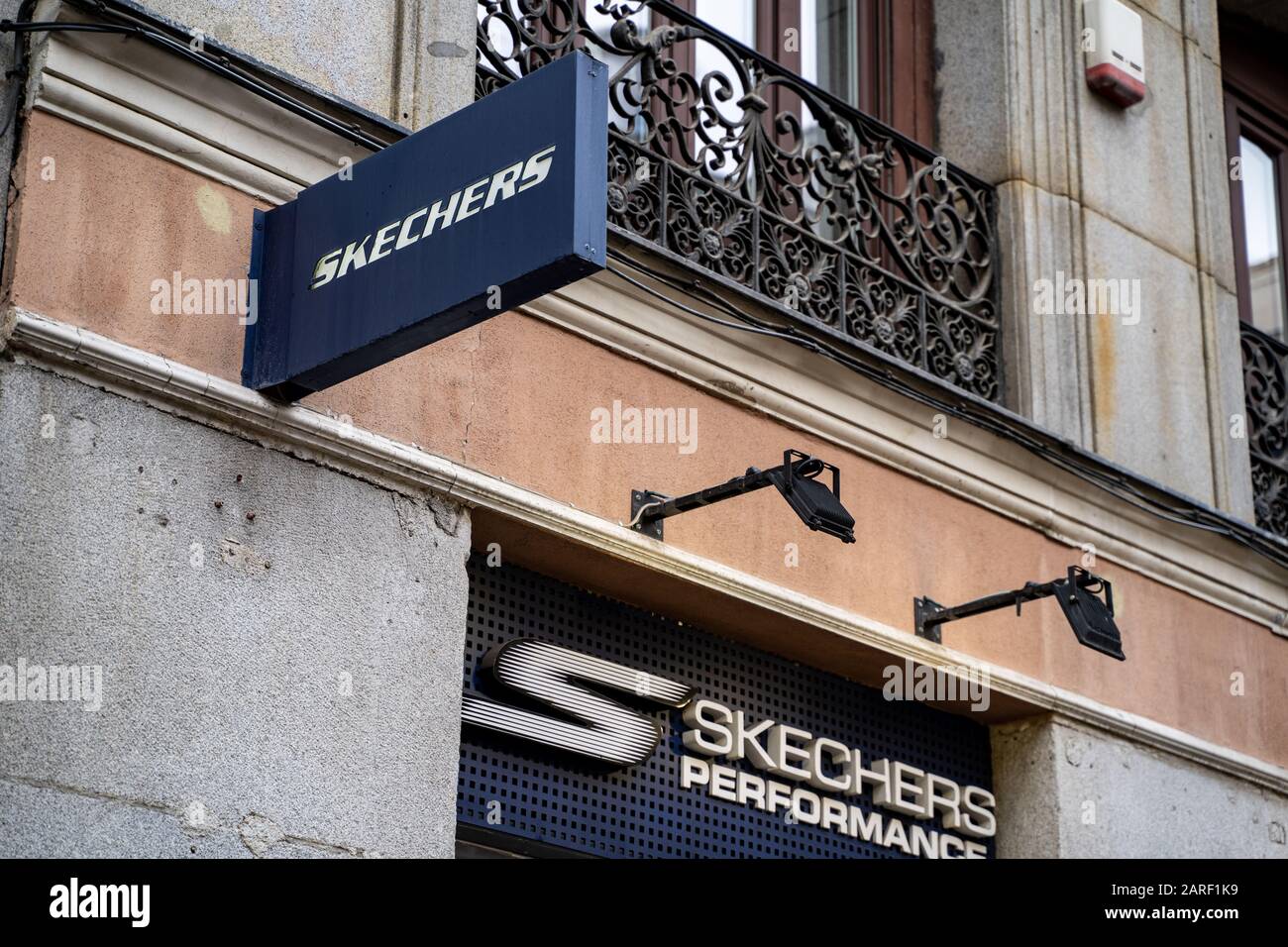 skechers valencia spain