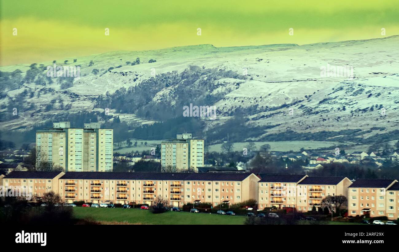 Glasgow, Scotland, UK, 28h January, 2020: UK Weather: Weather warnings for snow saw the first falls hit the city resulting in white hills in up-lying areas.The drumchapel housing estate at the foot of the snow covered kilpatrick hills  Gerard Ferry/ Alamy Live News Stock Photo