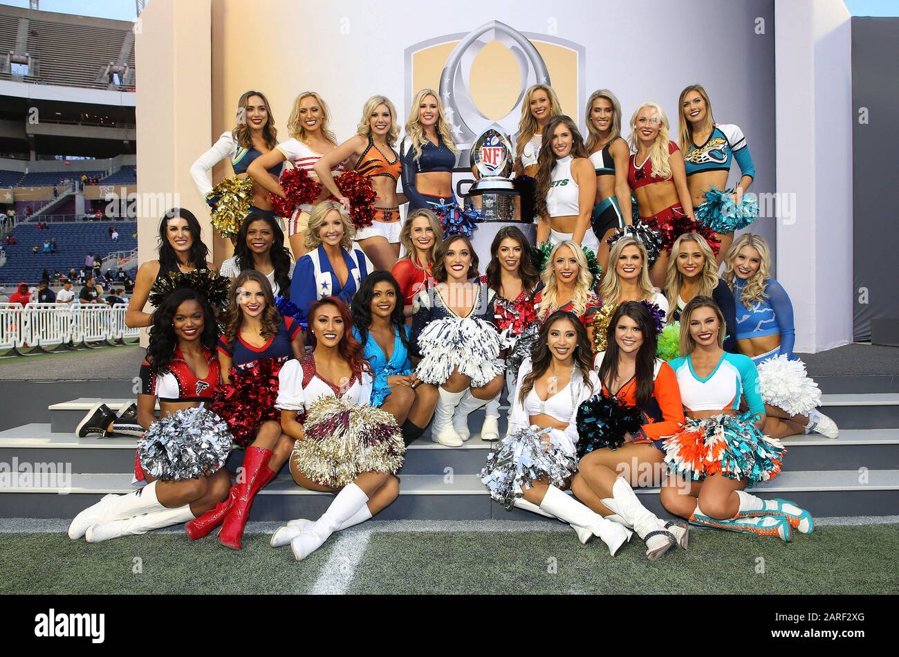 Both the AFC and NFC cheerleaders pose with the trophy after the Pro Bowl, Sunday, Jan. 26, 2020, at Camping World Stadium in  Orlando, Florida. (Photo by IOS/ESPA-Images) Stock Photo