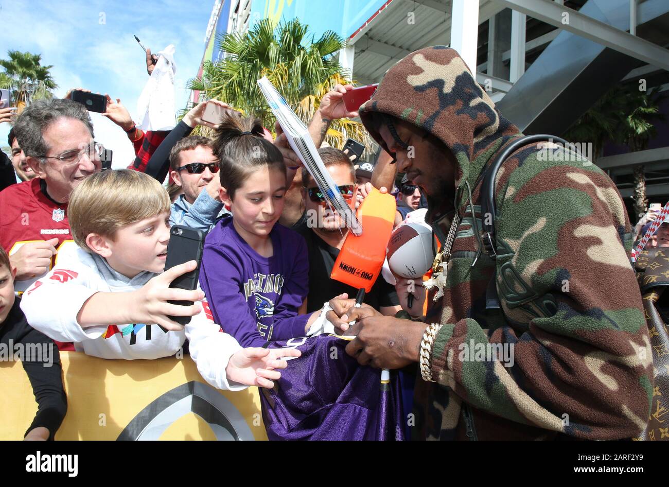 Long lines at Pro Bowl to get Jackson's autograph, picture