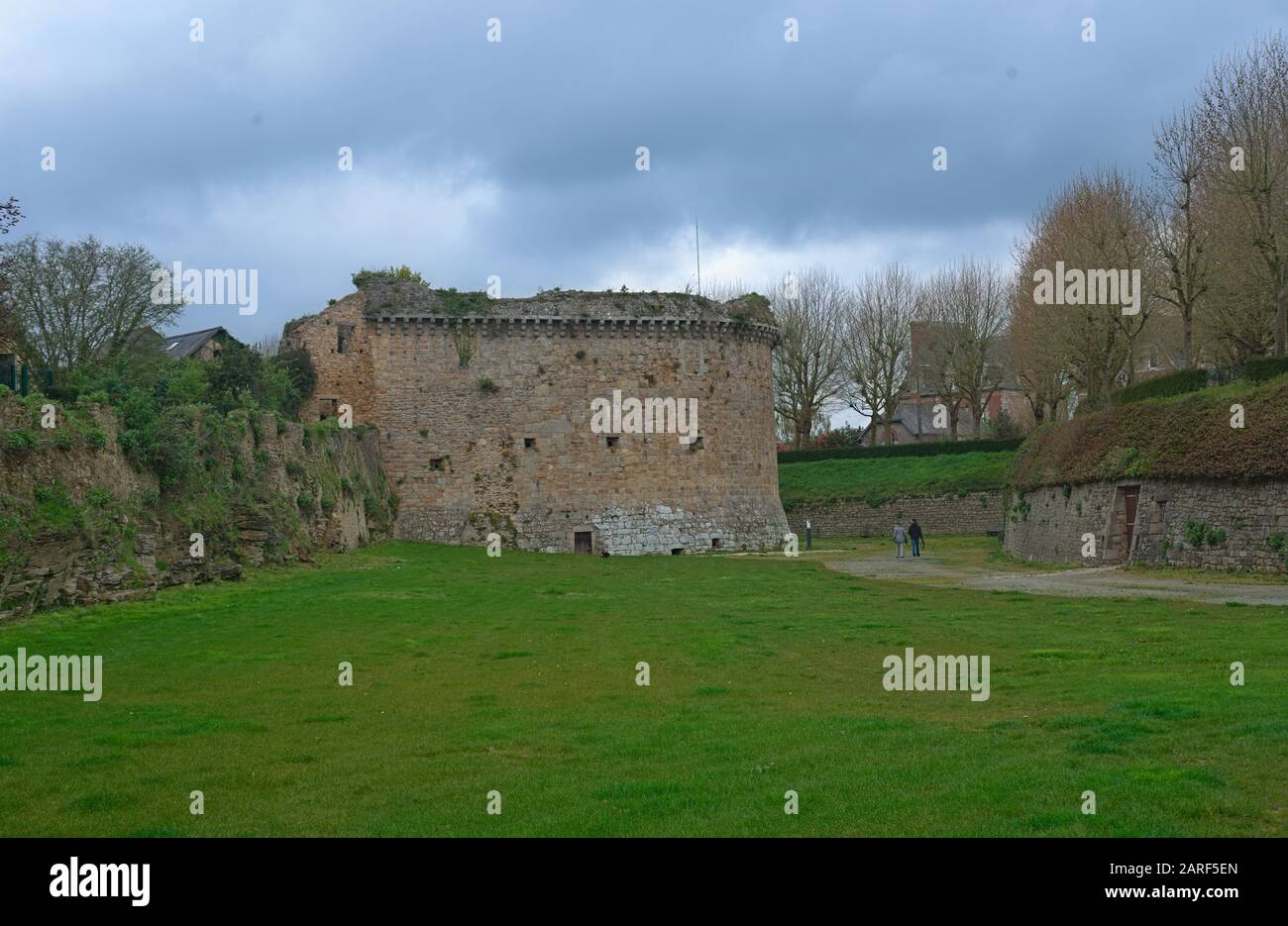 Old stone tower hi-res stock photography and images - Alamy