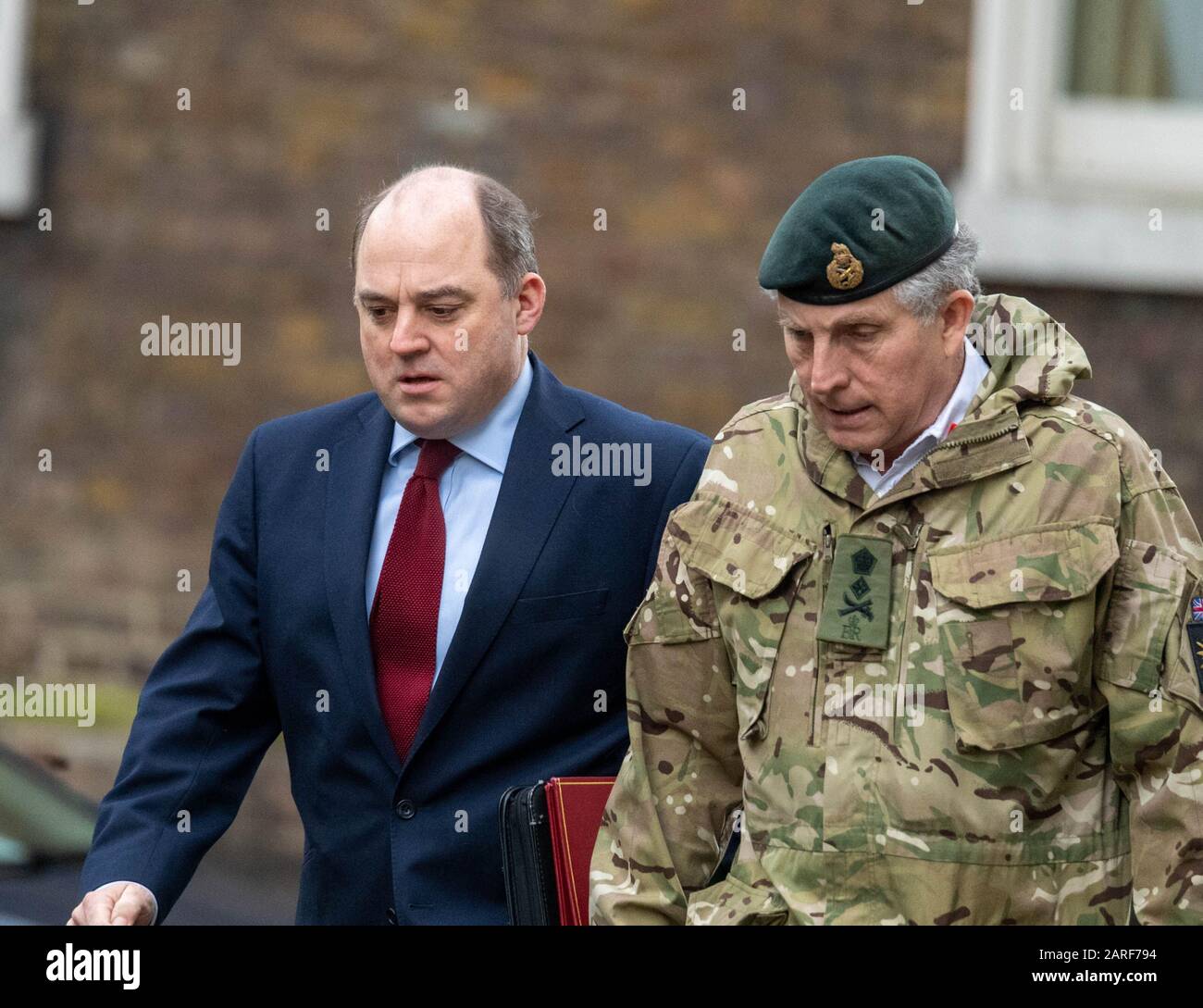 London Uk 28th Jan 2020 Ben Wallace Mp Pc Defence Secretary Left Arrives At A National Security Meeting Believed To Be About Huawei At 10 Downing Street London Credit Ian Davidson Alamy Live