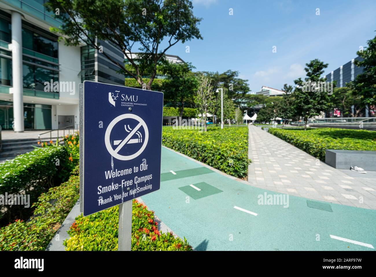 Singapore.  January 2020.  the no smoking sign in the park of  Li Ka Shing Library building of Singapore Management University Stock Photo