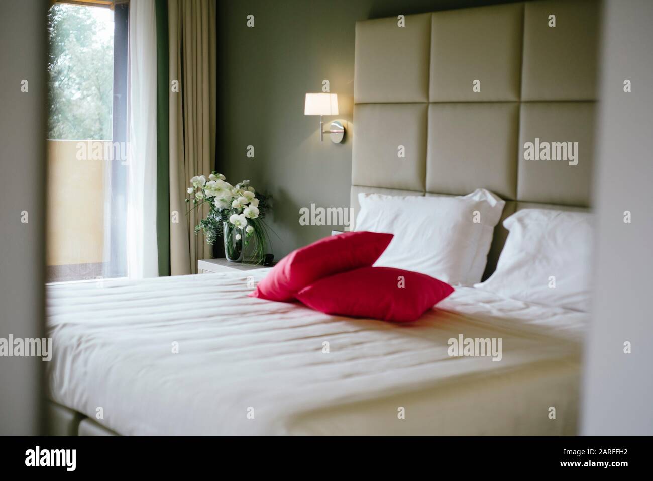 Hotel room with double bed Stock Photo Alamy