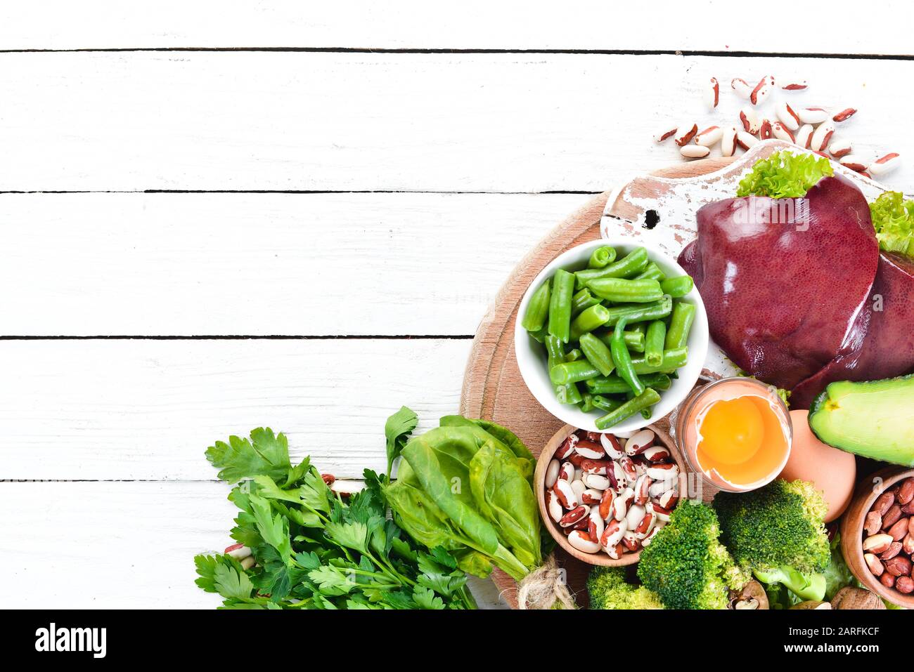 Foods that contain natural vitamin B9 Liver, avocado, broccoli