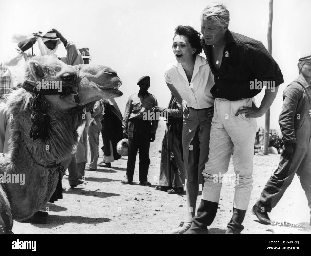 PETER O'TOOLE and his wife SIAN PHILLIPS on set location candid during filming of LAWRENCE OF ARABIA 1962 director DAVID LEAN screenplay ROBERT BOLT and  MICHAEL WILSON producer SAM SPIEGEL Horizon Pictures / Columbia Pictures Corporation Stock Photo