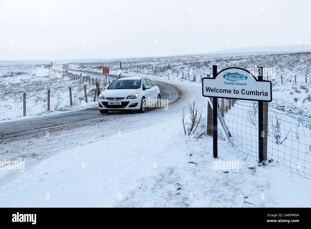 Teesdale, County Durham, UK.  28th January.  UK Weather.  Snow is affecting the B6277 road between Middleton-in-Teesdale in County Durham and Alston in Cumbria. Credit: David Forster/Alamy Live News Stock Photo