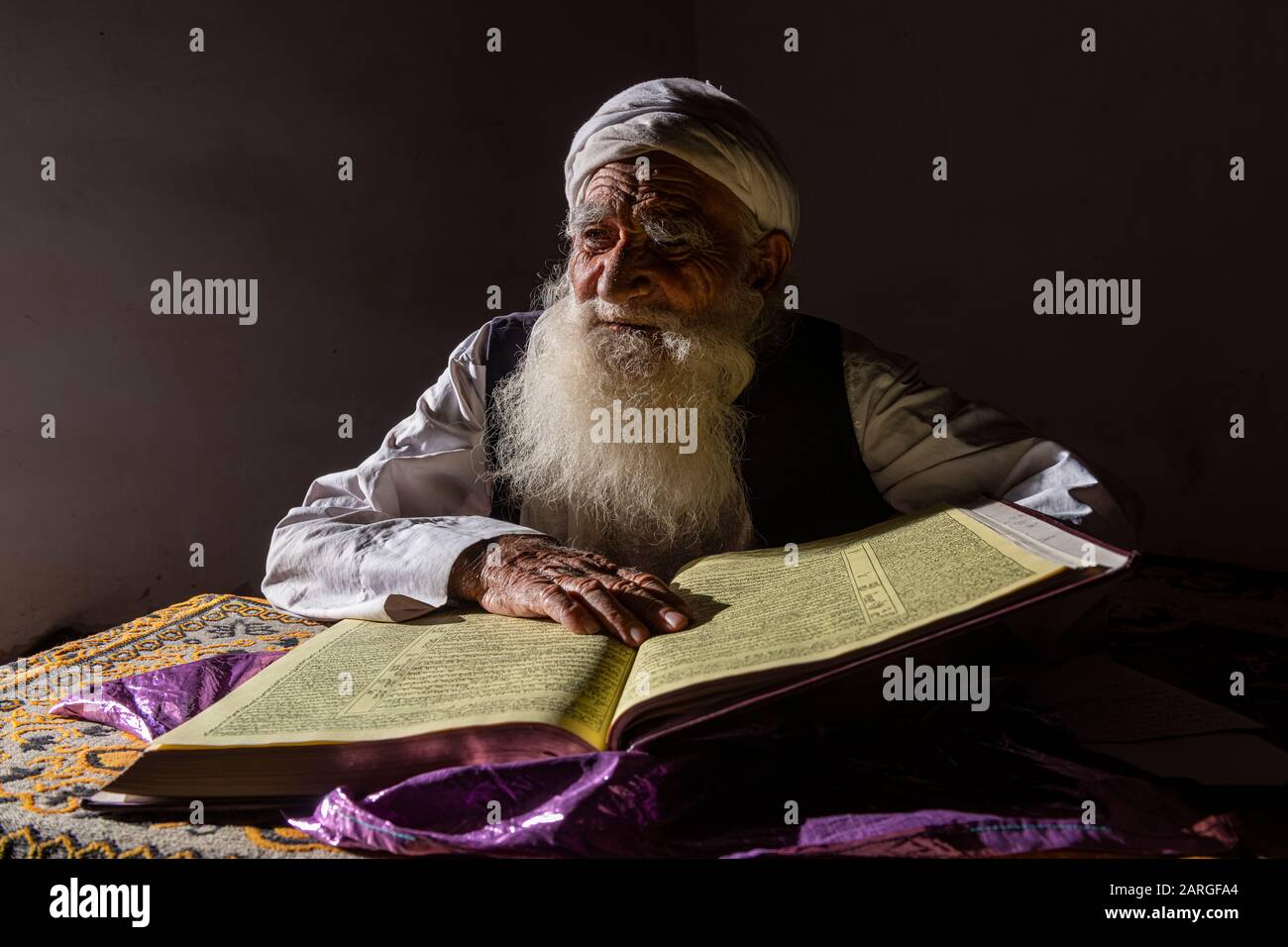 Sufi priest studying the holy Quran in the Shrine of Mawlana Abdur Rahman Jami, Herat's greatest 15th century poet, Herat, Afghanistan, Asia Stock Photo