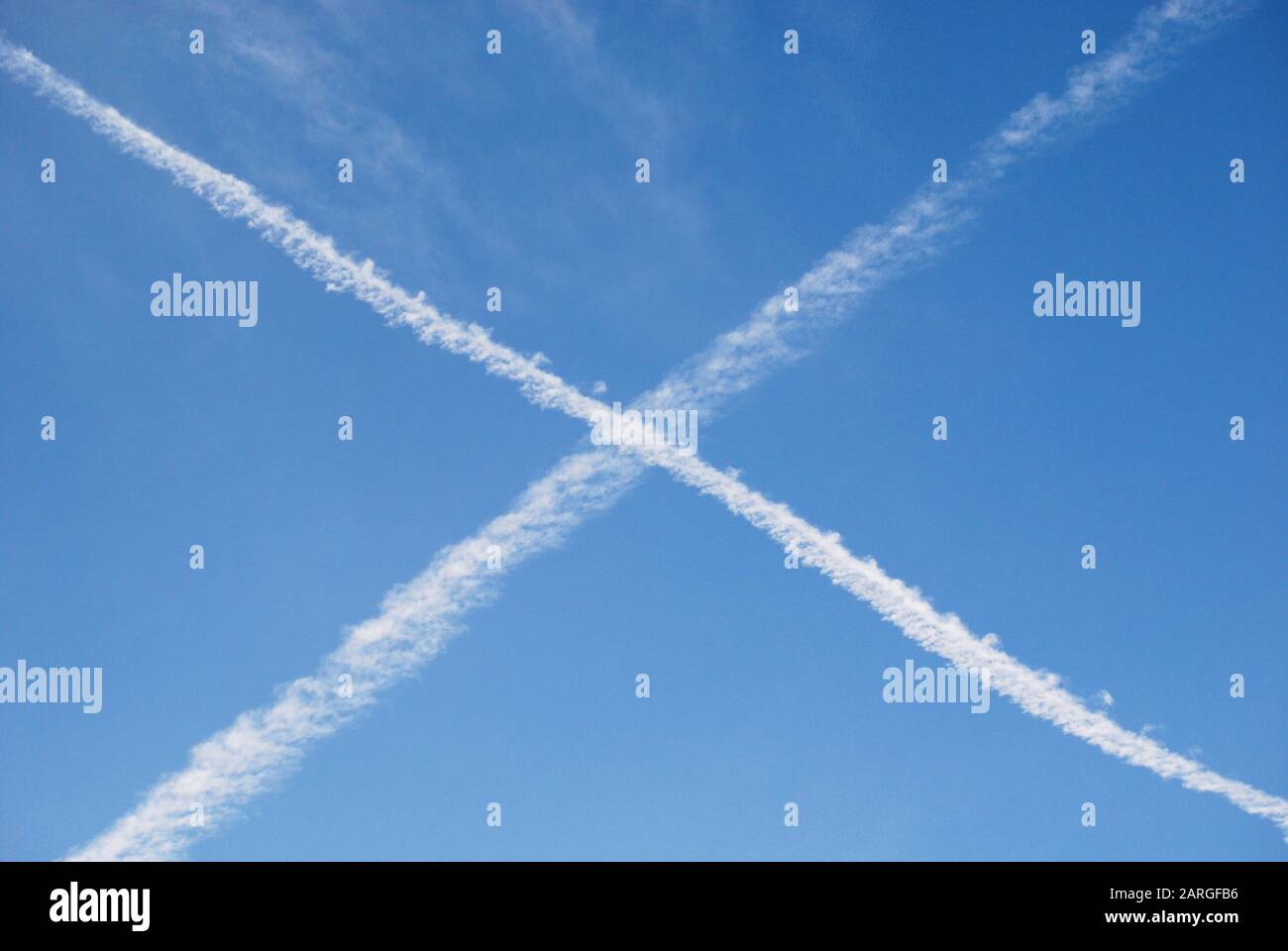 Contrail in sky made airplane hires stock photography and images Alamy