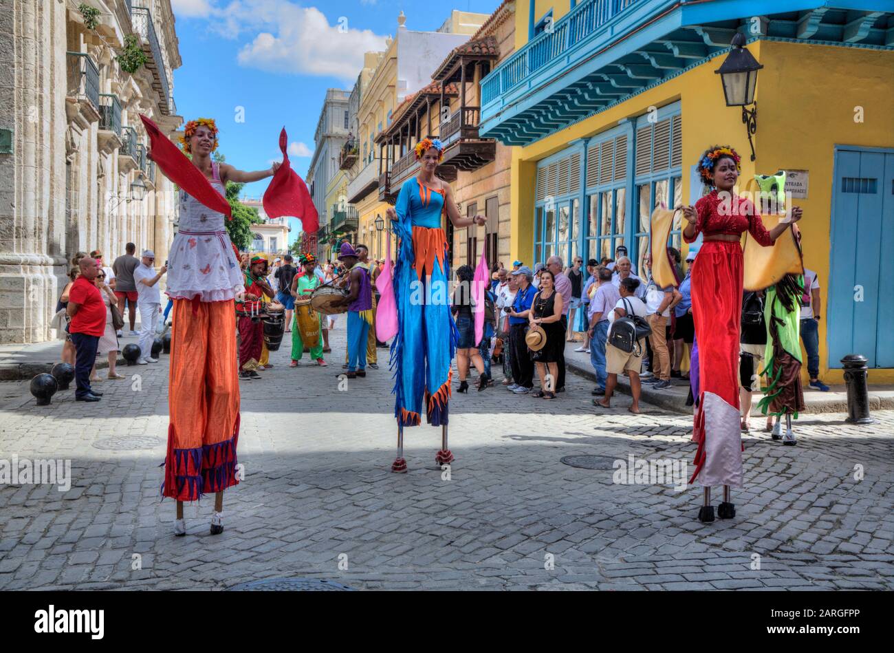 Stilt dancer hires stock photography and images Alamy