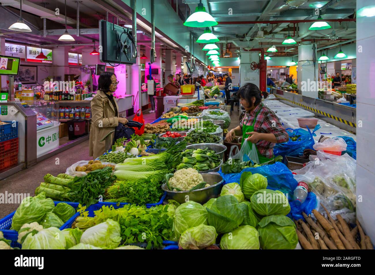 View of vegetable stall in busy market, Huangpu, Shanghai, China, Asia Stock Photo