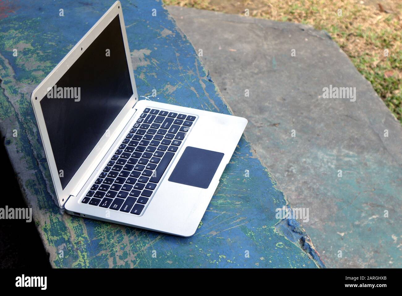 Photo of laptop computer at an outdoor park Stock Photo - Alamy