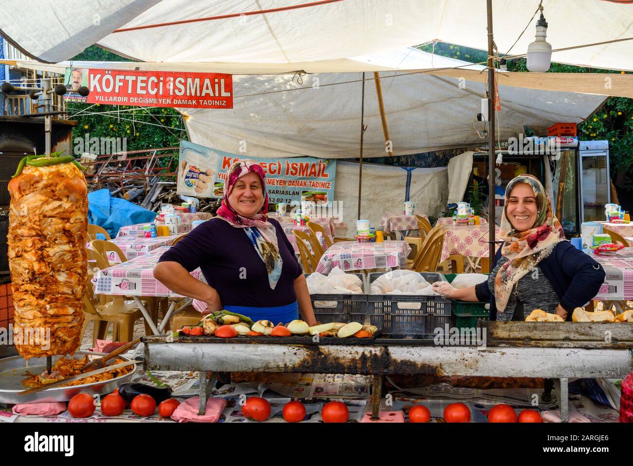 Asien, Türkei, Provinz Antalya, Kumluca, Imbiss am Wochenmarkt Stock Photo