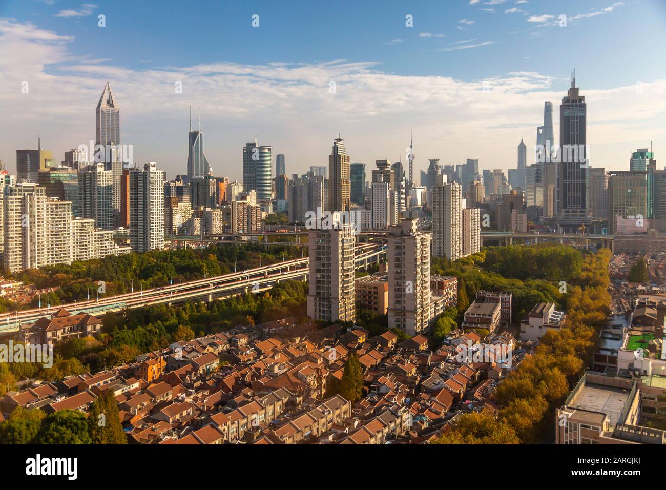 Shanghai city skyline modern hi-res stock photography and images - Alamy