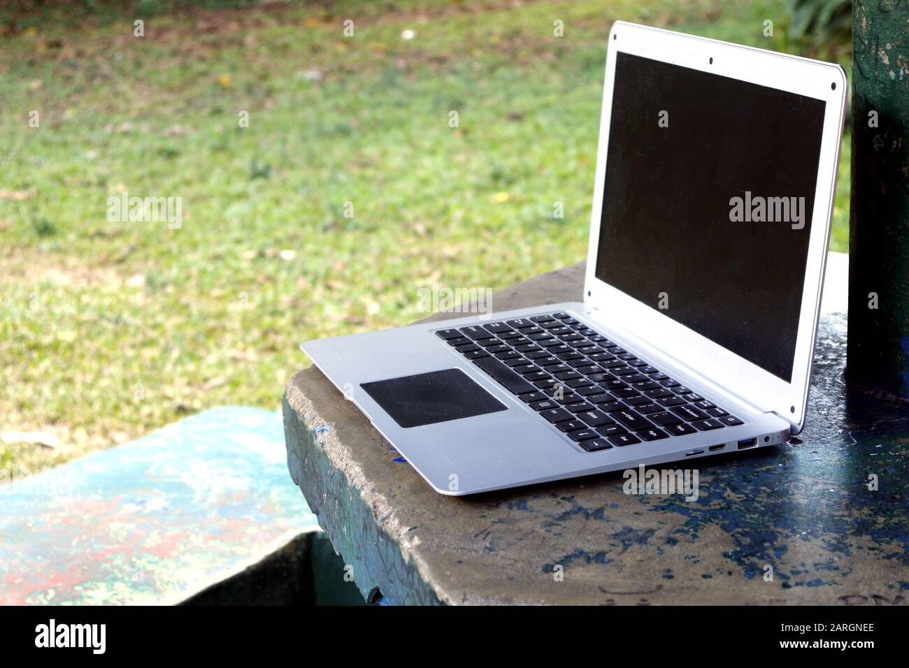 Photo of laptop computer at an outdoor park Stock Photo - Alamy