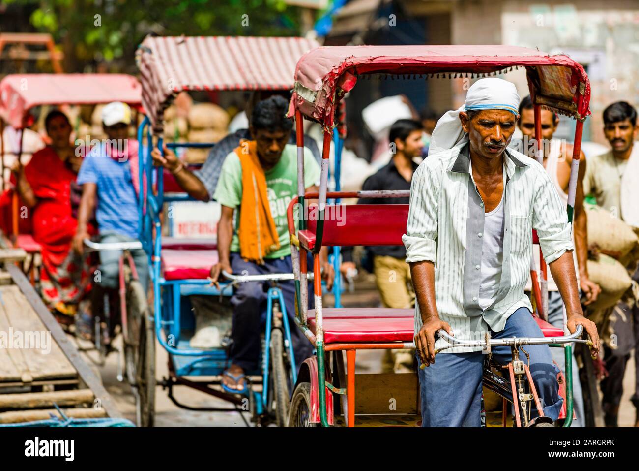 Cycle rickshaws queuing up in the crowded traffic on Khari Baoli Road in Old Delhi Stock Photo