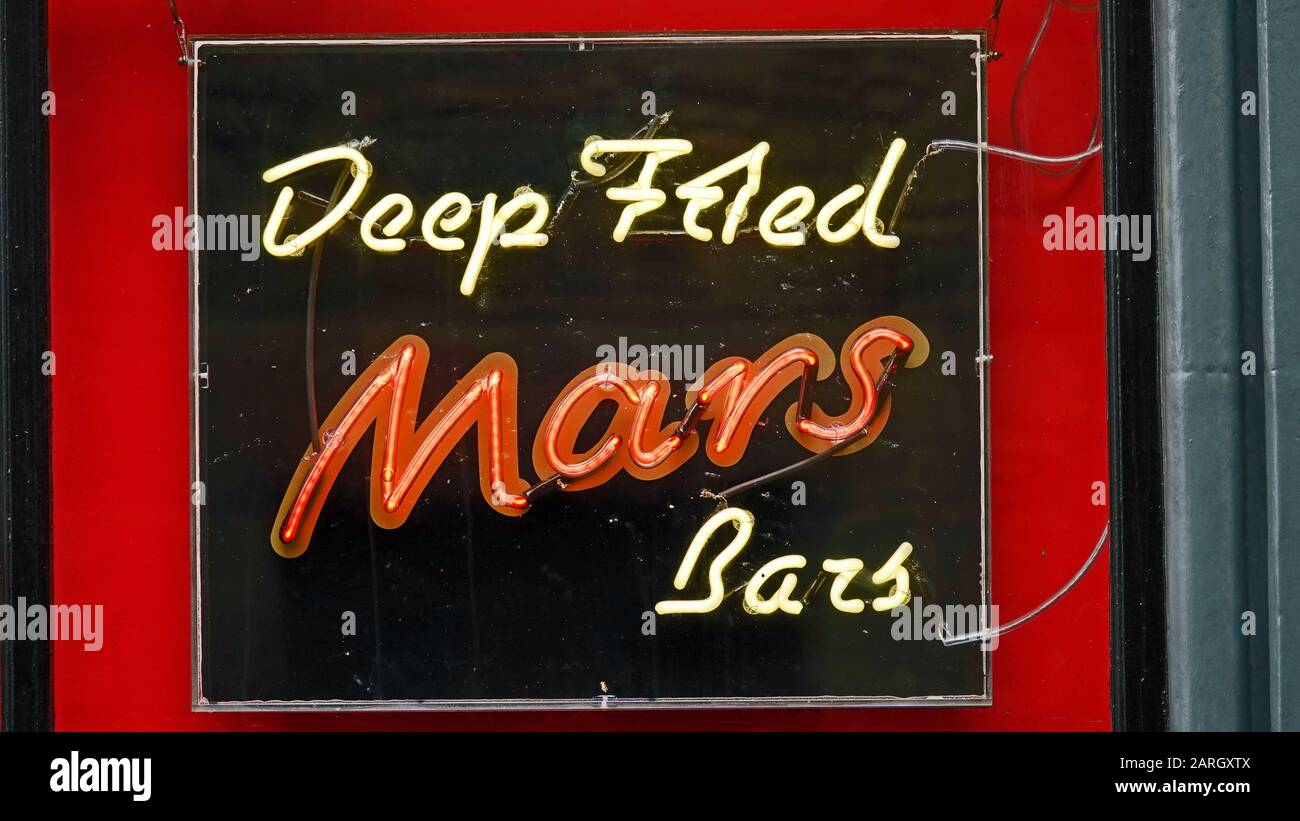 Edinburgh Deep Fried Mars Bars Neon Sign, Royal Mile Stock Photo Alamy