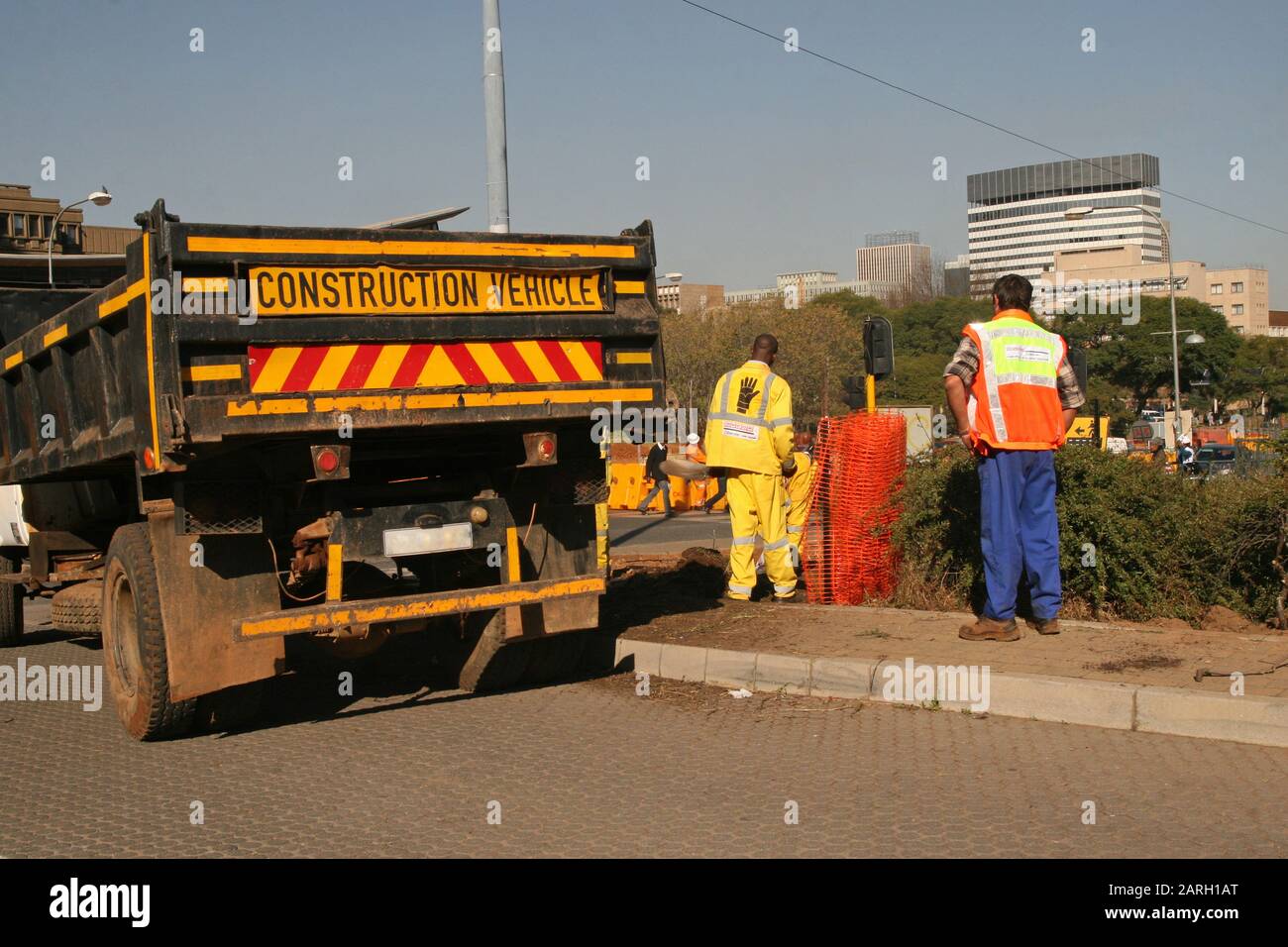 Roadworkers hi-res stock photography and images - Alamy