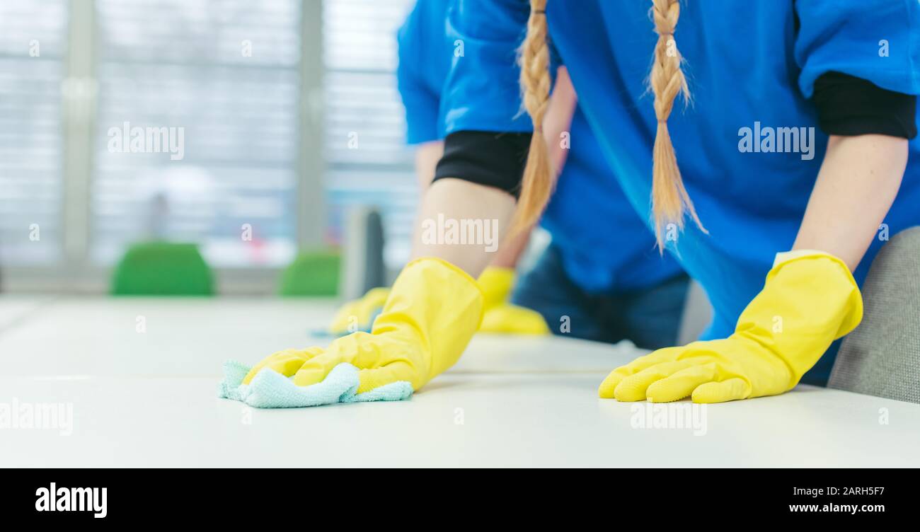 Office cleaning hi-res stock photography and images - Alamy