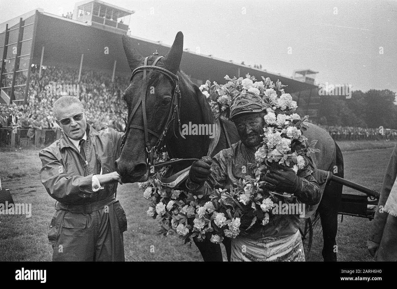 Grand Prix der Low Countries  Winner, the horse Quand Meme J, ridden by Pierre Arson Annotation: Name of the horse changed; style taken from National Draf- and Racing Museum/Archive; address: www.archiefndr.nl/htmlfotokoersen/gpdll.htm Date: 25 June 1967 Location: Wassenaar, Zuid-Holland Keywords: horses, equestrian, awards, races, sports prizes Personal name: Arson, P. Stock Photo