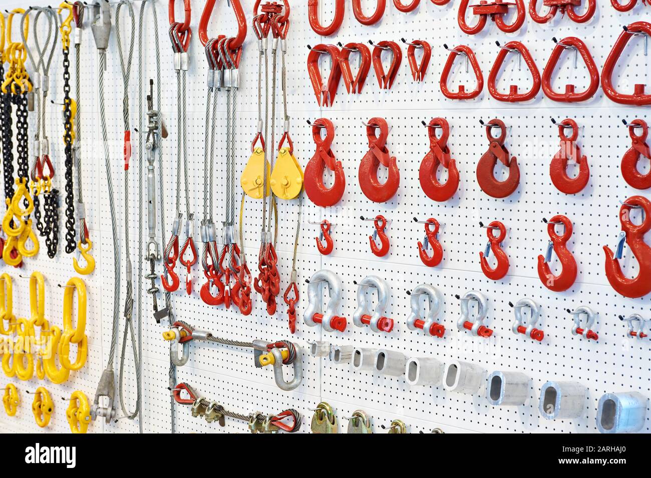 Lifting equipment and chains in exhibition store Stock Photo Alamy