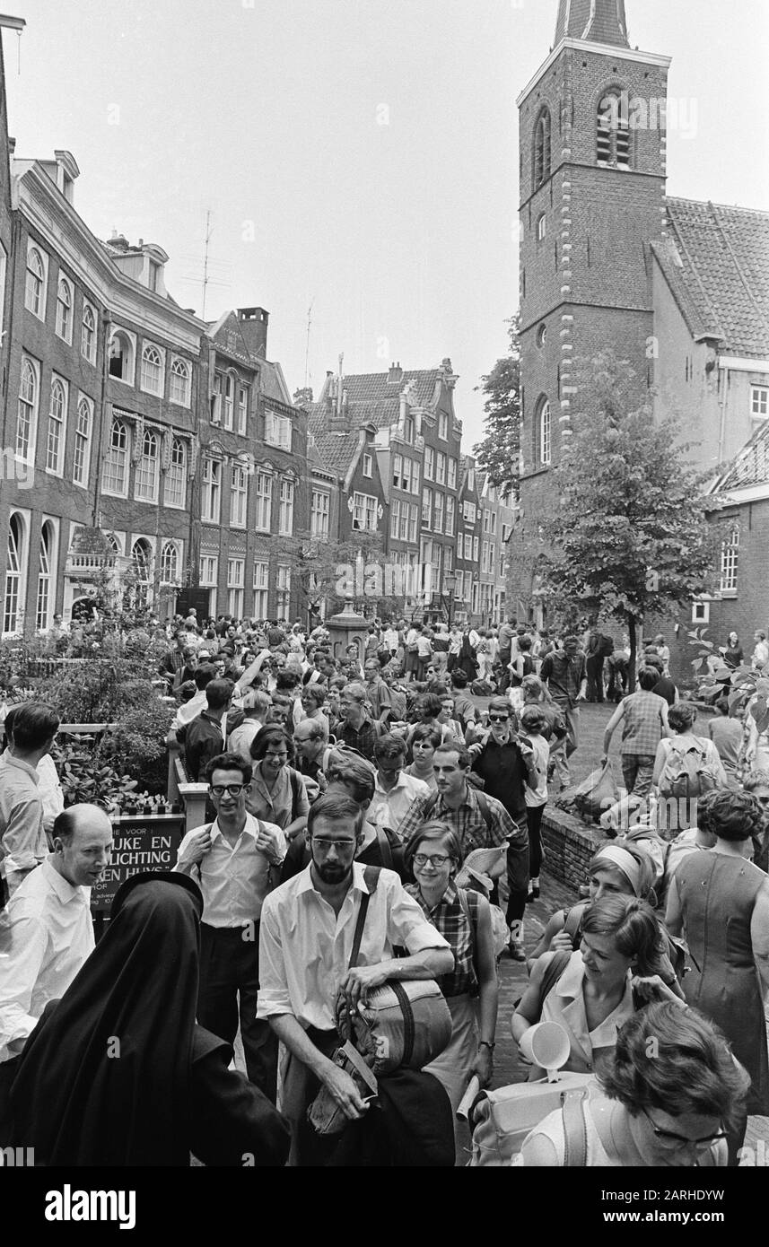 Seventh Pax Christie foot tour to Laren, start at Begijnhof Date: 11 June 1966 Location: Laren Keywords: Footsteps Institution name: Begijnhof Stock Photo