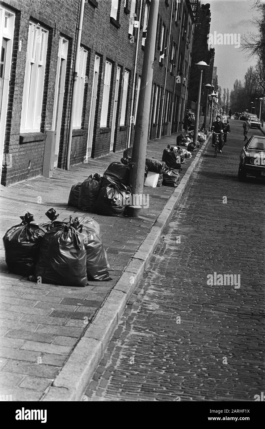 Many garbage bags along the curb in connection with strike of Amsterdam City cleaning Date: March 16, 1982 Location: Amsterdam, Noord-Holland Keywords: strikes, garbage Stock Photo