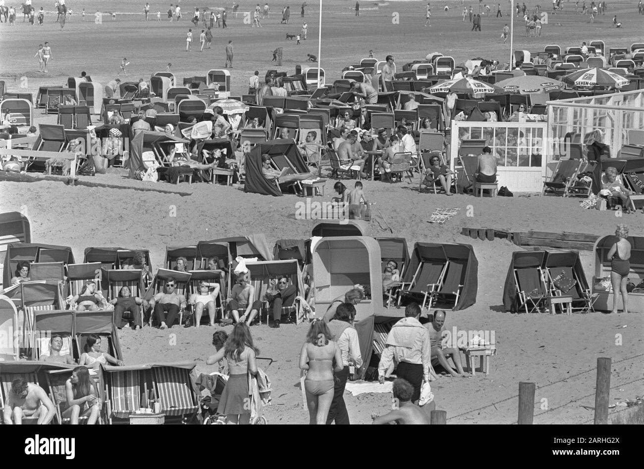 Sun Worshippers At Beach Zandvoort Strand Zandvoort Nr 12 Boulevard Date 7 April 1969 Location Noord Holland Zandvoort Keywords Boulevards Beaches Stock Photo Alamy