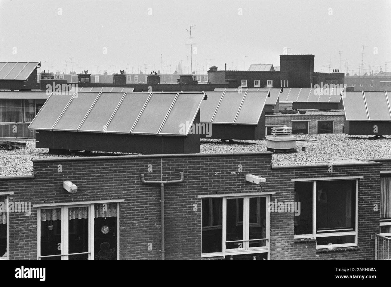 Solar boilers on roofs of new construction in Formosastraat as trial and equipped with 34 water heaters the homes of hot water Date: 24 February 1982 Location: Amsterdam, Noord-Holland Keywords: NEW BUILDING, solar water heaters Stock Photo