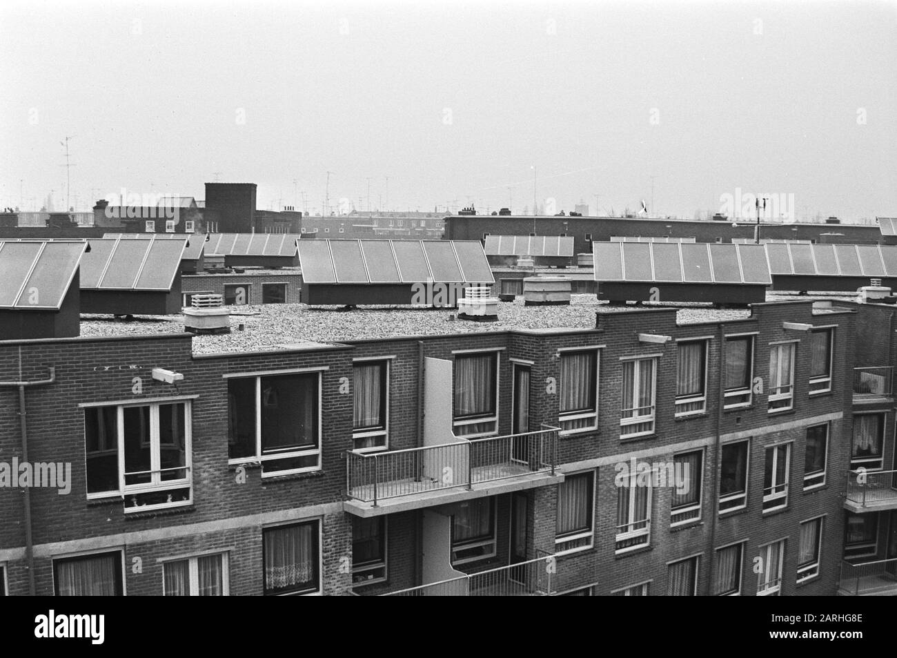Solar boilers on roofs of new construction in Formosastraat as trial and equipped with 34 boilers the homes of hot water Date: February 24, 1982 Location: Amsterdam, Noord-Holland Keywords: NEW BUILDING, solar water heaters Stock Photo