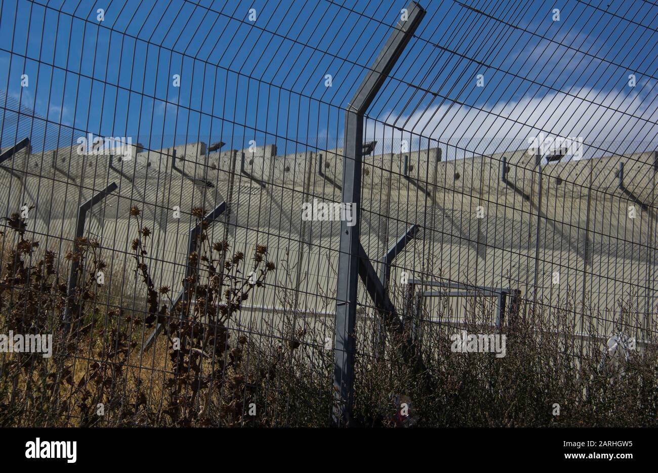 Concrete fence posts hi-res stock photography and images - Alamy