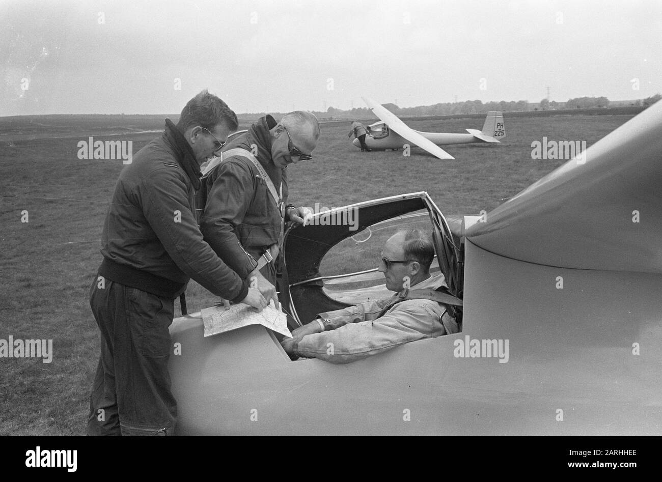 Gliding competition at Terlet, Van Bree, Father Bernse and R. Breunissen Date: May 29, 1962 Location: Gelderland, Terlet Personal name: Breunissen, R. Stock Photo