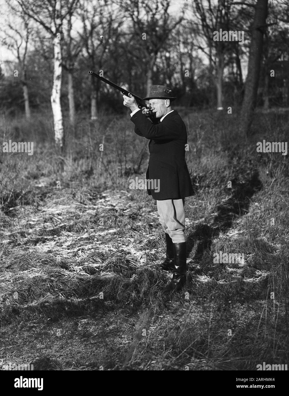 Evert van Dijk als hunter Date: January 5, 1947 Keywords: JAGER Person  name: Evert van Dijk Stock Photo - Alamy