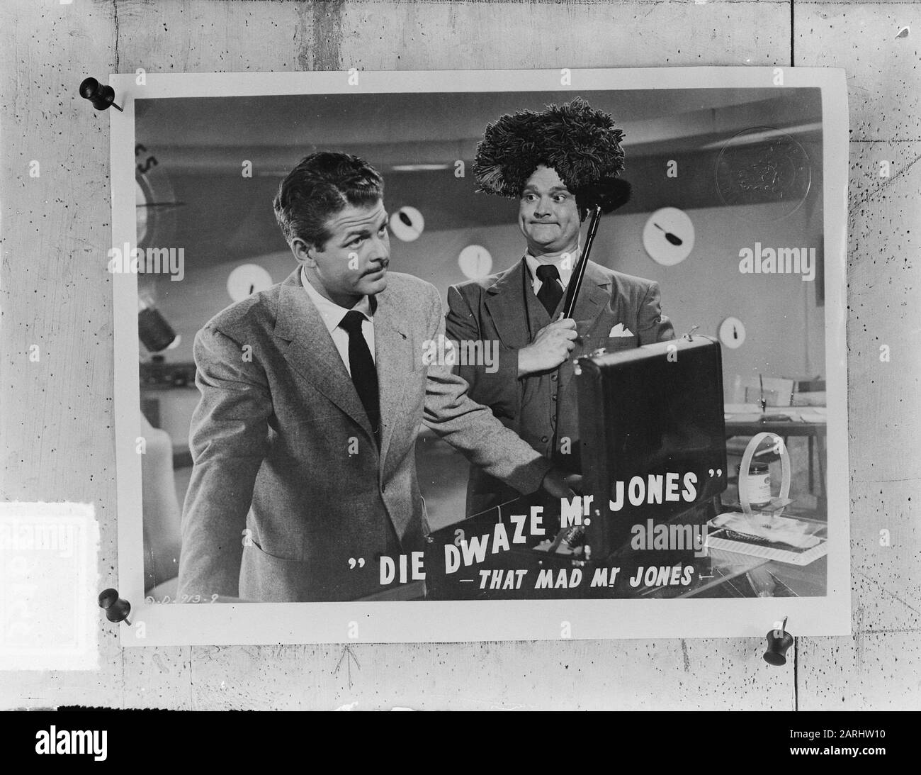 Film Repros Die Dwaze Mr. Jones Annotation: Subject the film The Fuller Brush Man. Other title was That Mad mr. Jones, starring American comedian Red Skelton (right) Date: July 26, 1949 Keywords: films, movie stars Person name: Skelton, Red Stock Photo