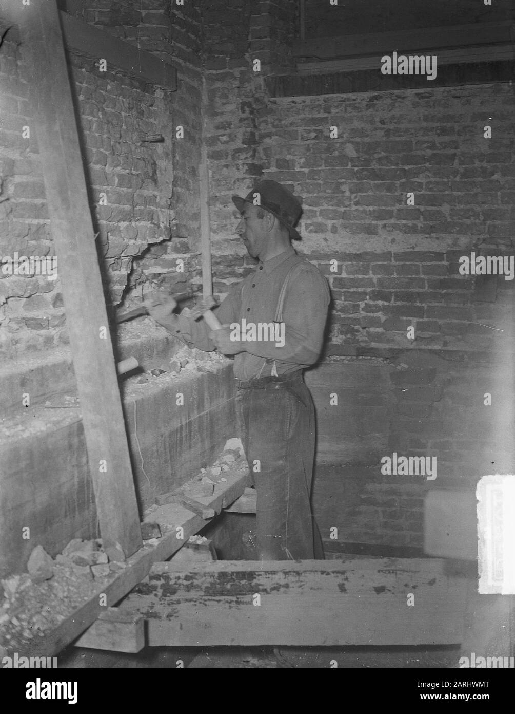 Stonemason Black and White Stock Photos & Images Alamy