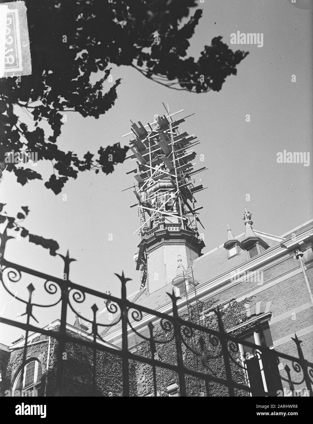 towers, scaffolding, amsteldijk Date: 4 October 1949 Keywords: scaffolding, towers Personname: amsteldijk Stock Photo