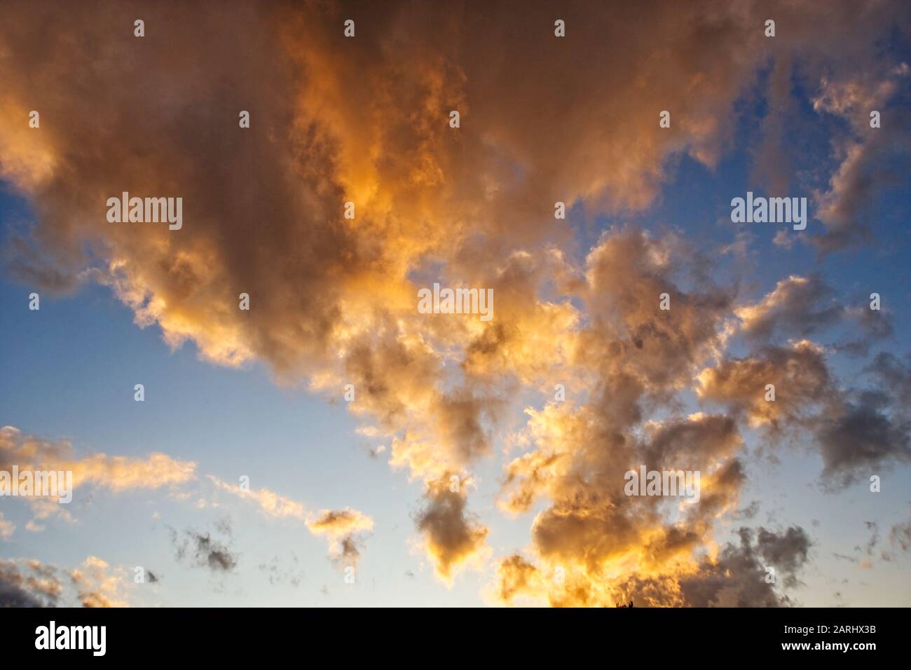 Beautifulevening Cloudscape At Sunset Showing A Clear Blue Sky Overhead 