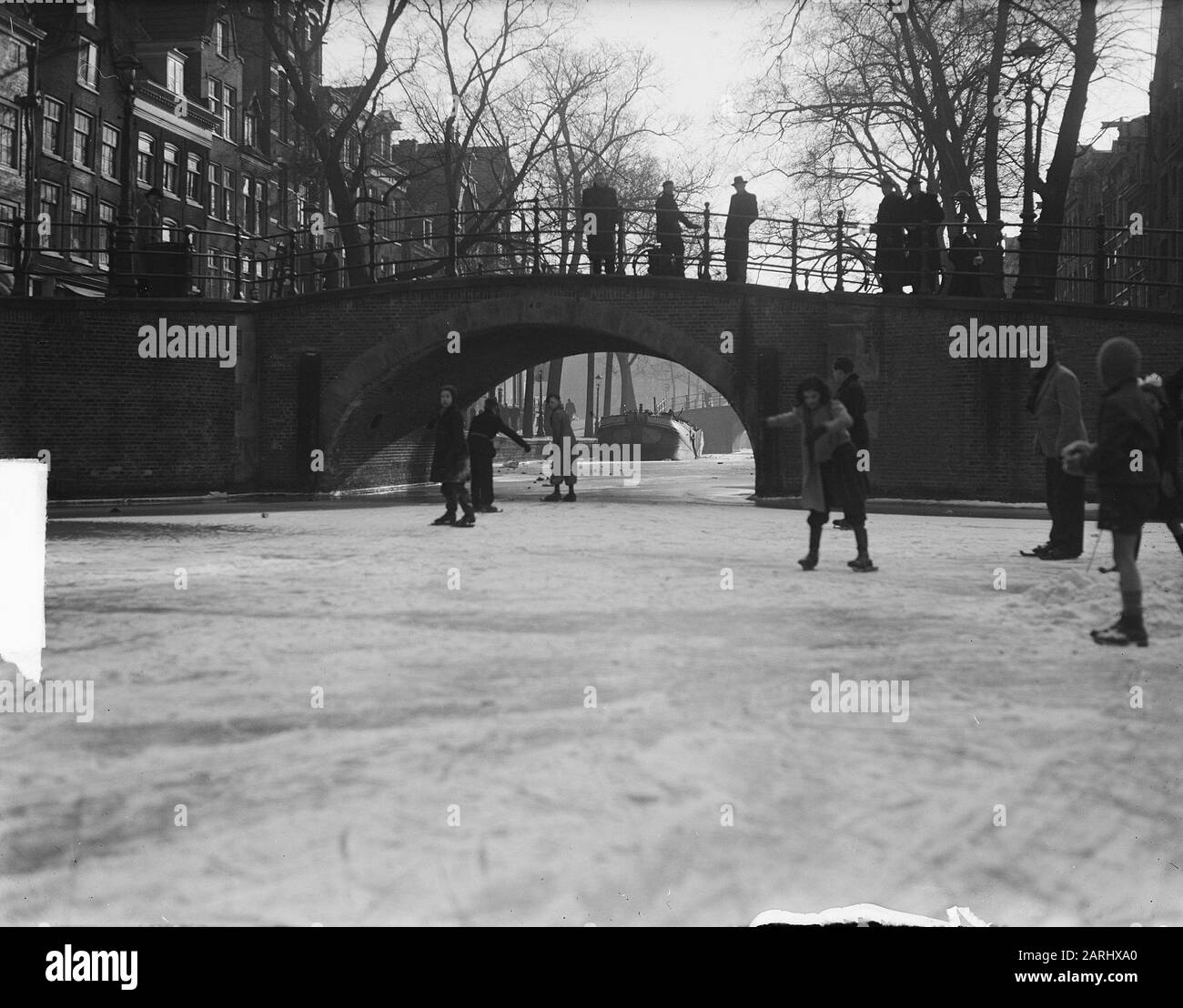 Canals in downtown with ice cream Date: 29 January 1950 Keywords: CANTS, ICE, inner cities Stock Photo