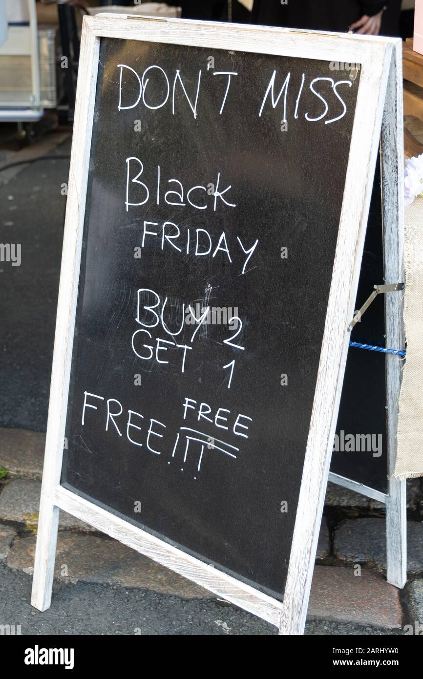 Black Friday special offer announcement blackboard, attracting