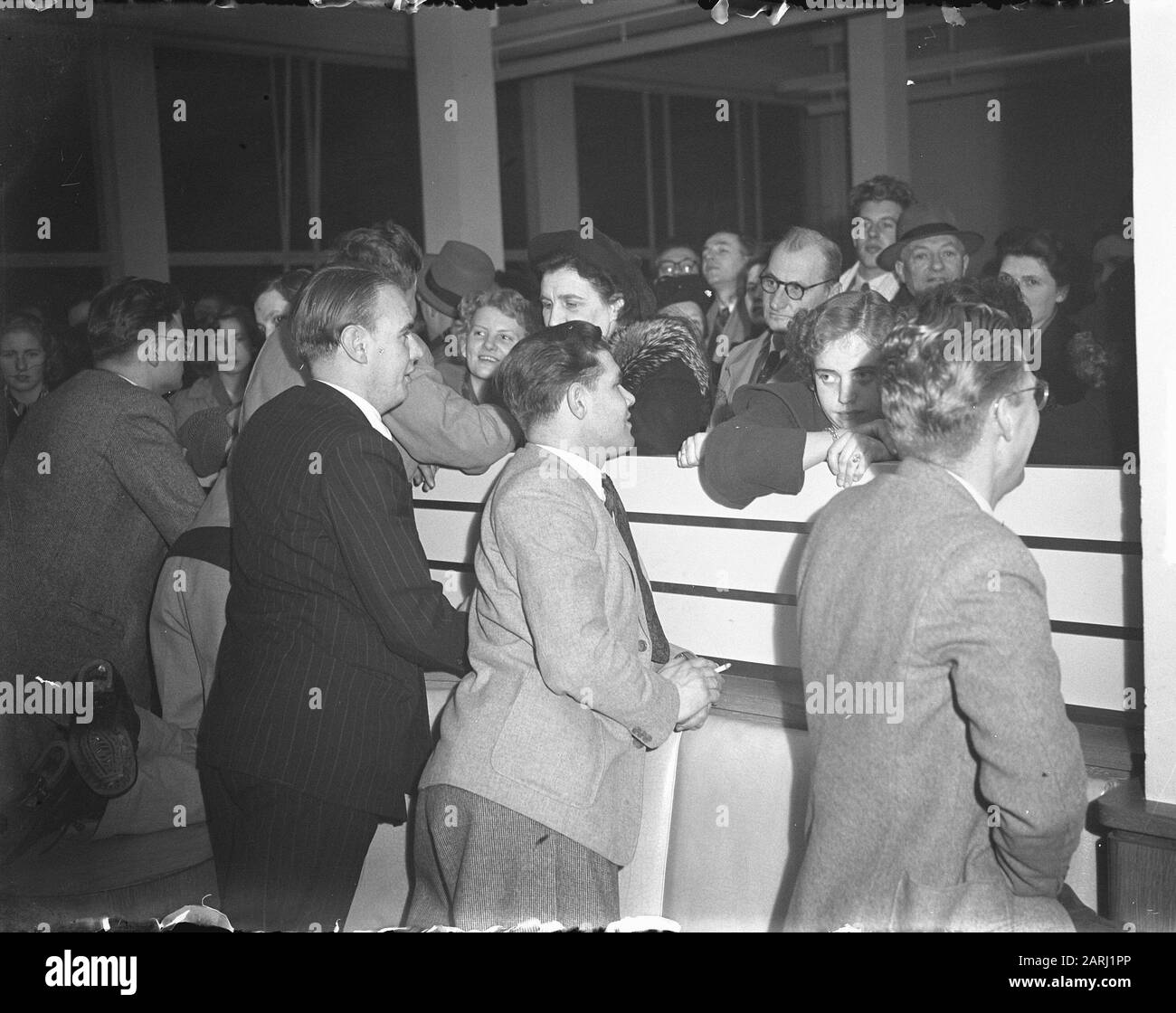 Emigrants KLM flight to New Zealand Date: 14 December 1950 Keywords: EMIGRANTEN Institution name: KLM Stock Photo