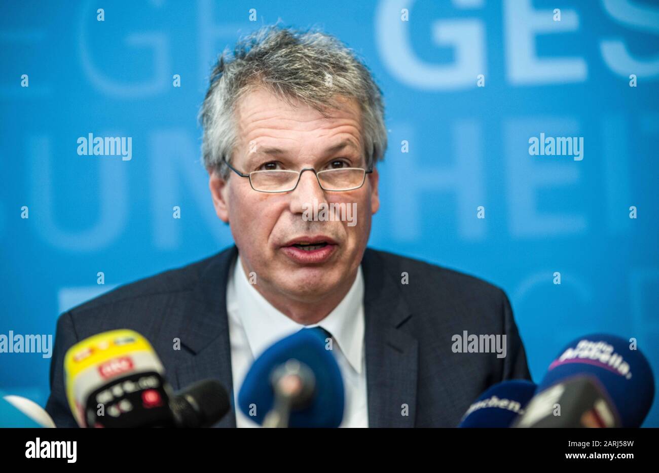Munich, Bavaria, Germany. 28th Jan, 2020. DR. ANDREAS ZAPF, President of the Bayerisches Landesamt fuer Gesundheit und Lebensmittelsicherheit (Bavarian Office for Health and Food Safety, LGL). In connection with the first confirmed case of Corona Virus in Germany, the Bavarian Health Ministry (Bayerisches Staatsministerium fuer Gesundheit und Pflege) held a press conference to discuss the findings. The virus was found in the wealthy Lake Starnberg area, just outside of western Munich, which is also connected to the citiy via its S-Bahn network. The affected is a 33 year old from Landsberg, Stock Photo