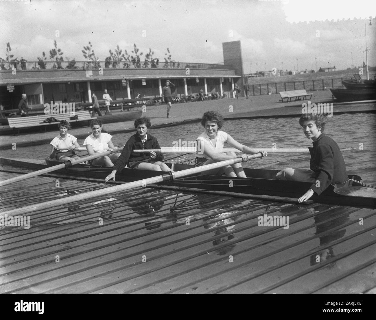 Rowing competition Bosbaan Nereus ladies young four Date 8 June 1952