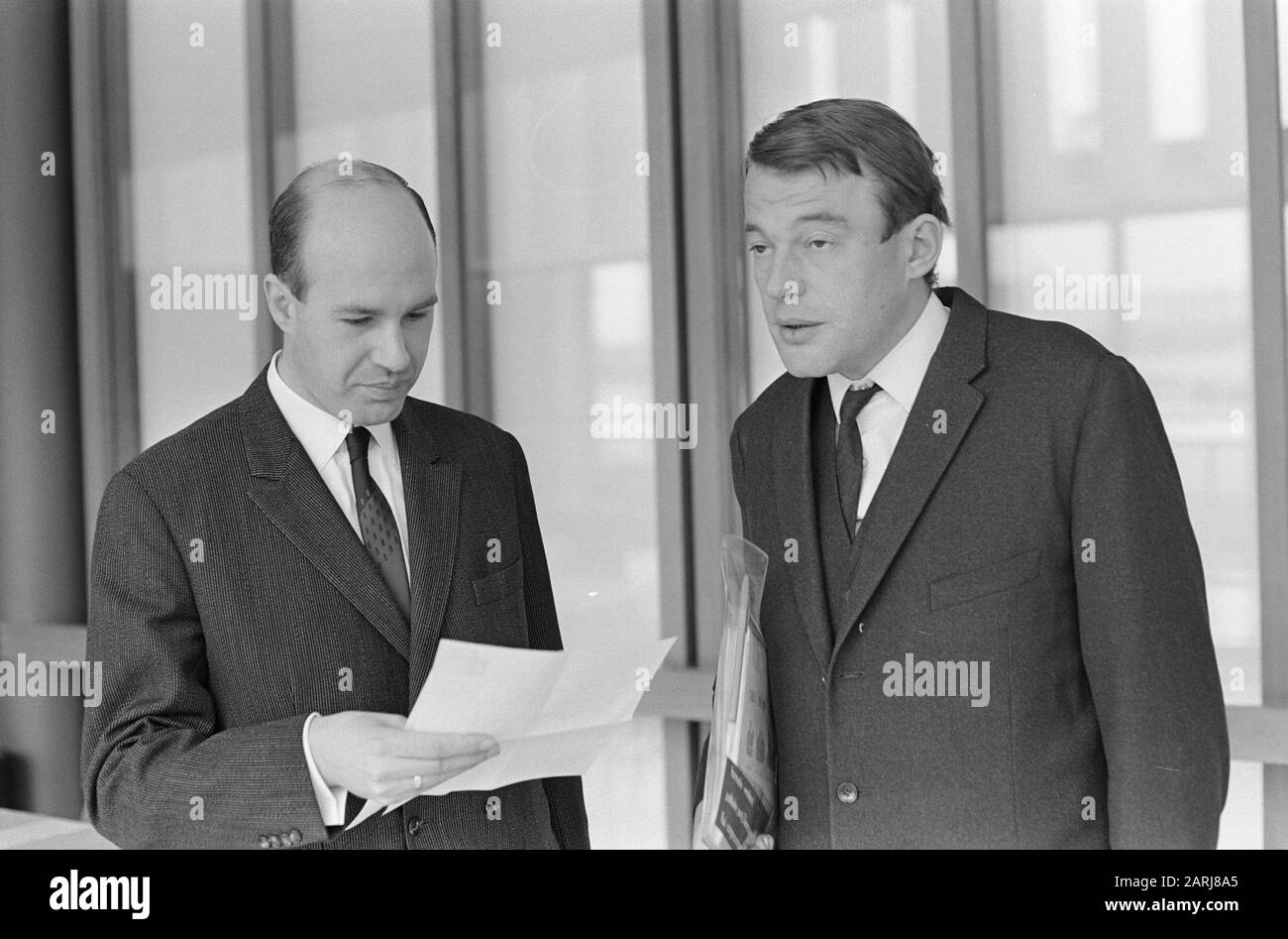 Meeting D66 in congress centre in Amsterdam, chairman mr. H.A.F.M.O. van Mierlo with dr. E. Nypels (left) Date: 17 December 1966 Location: Amsterdam, Noord-Holland Keywords: politician, political parties Personal name: Mierlo, Hans van, Nypels, Erwin Institution name: D66 Stock Photo