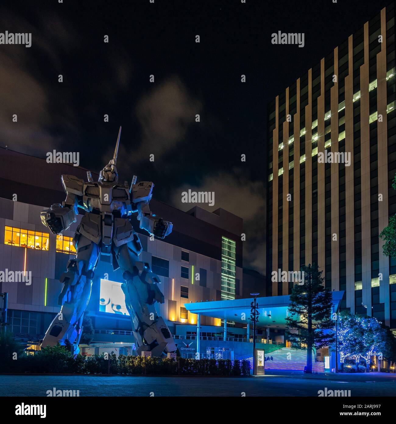 Futuristic odaiba hires stock photography and images Alamy