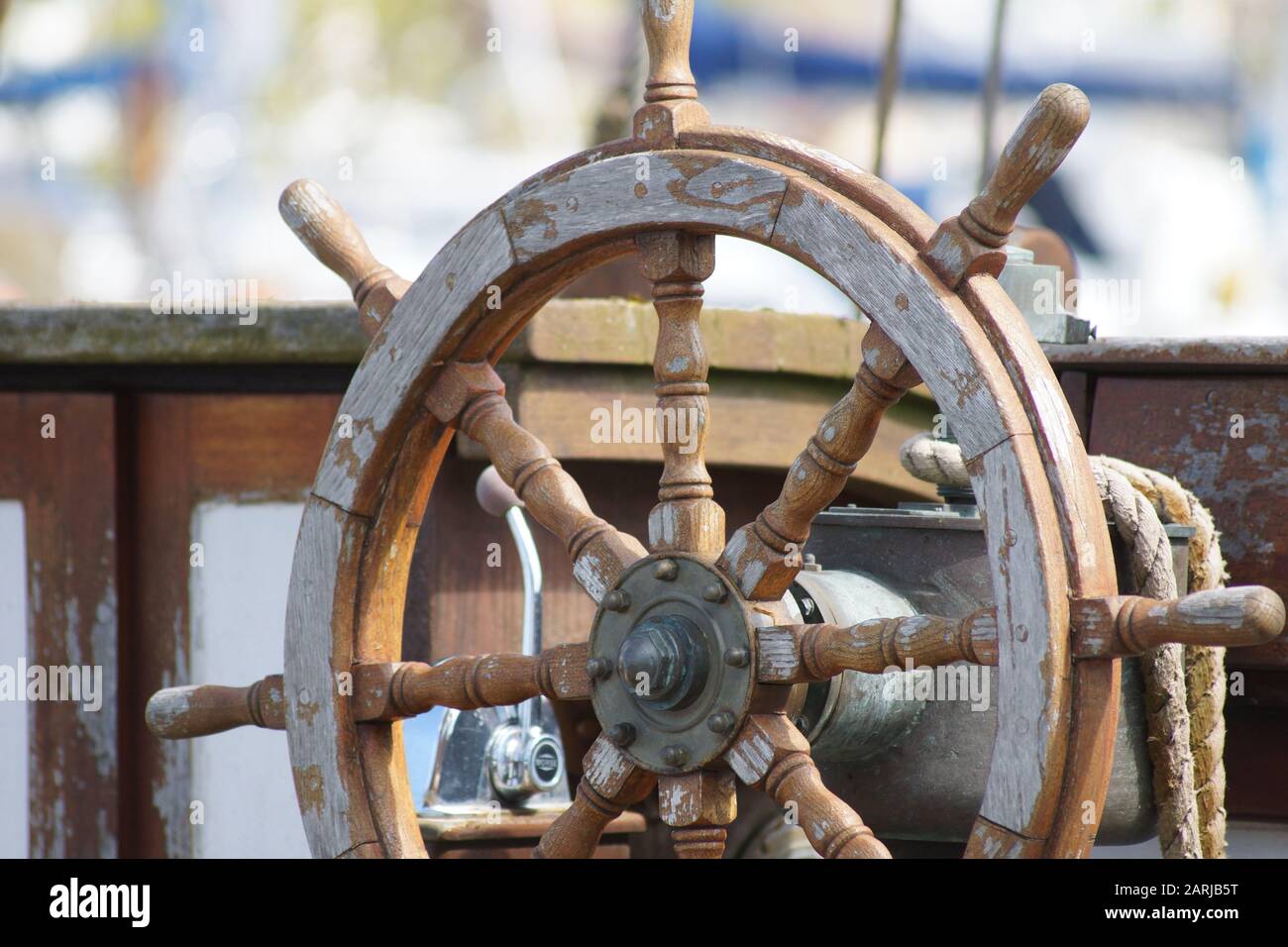 Vintage brass boat wheel hi-res stock photography and images - Alamy