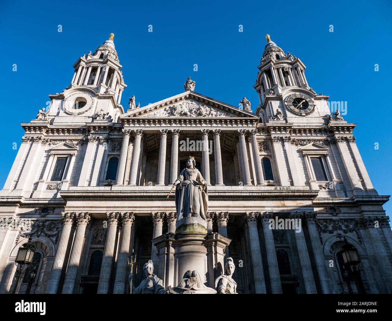 Statue of Queen Anne, St Paul's Churchyard, West Front of St Pauls